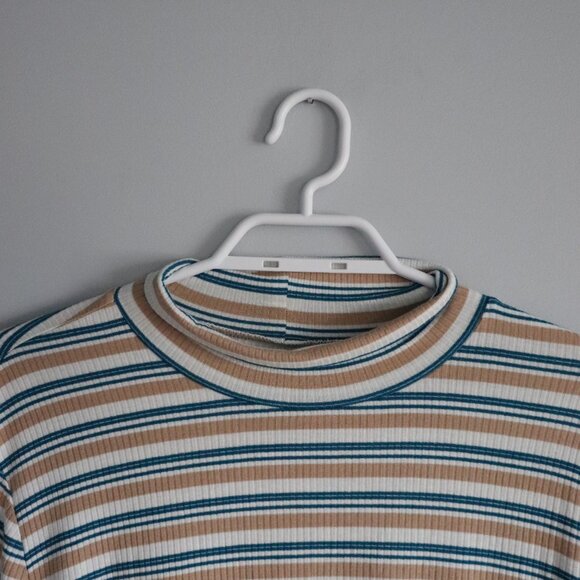 St. John's Bay Women's Sz XL Tan Striped Tie Front Mock Neck Ribbed Pullover Top - Picture 4 of 9